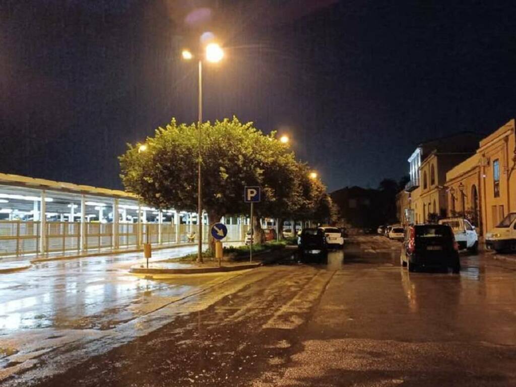 Carini riaccensione illuminazione pubblica piazza Stazione