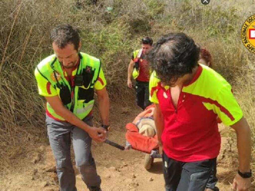 Incidente lungo il sentiero della riserva dello Zingaro, una donna scivola e riporta una sospetta frattura della caviglia 