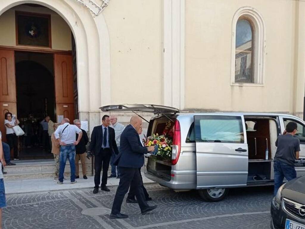 Oggi i funerali a Trappeto per la vittima dell’incendio di venerdì scorso, dura omelia dell’arciprete contro i piromani  