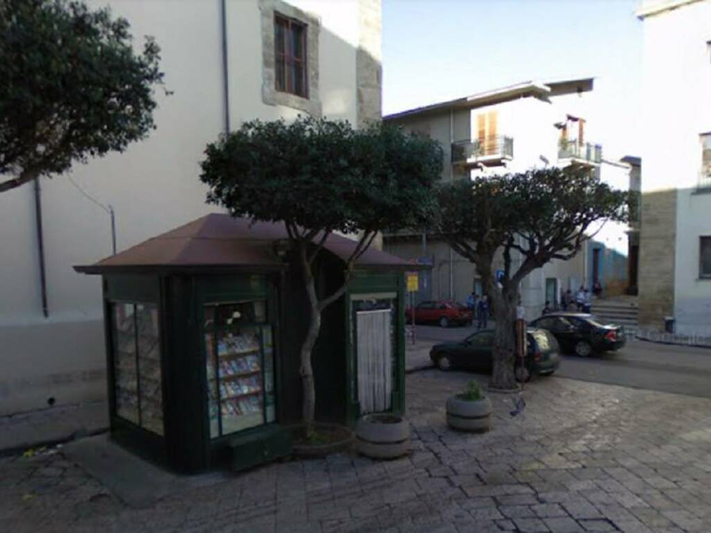 Il chiosco dove c'era l'edicola in piazza Garibaldi diventa definitivamente del Comune, superato qualche intoppo burocratico 