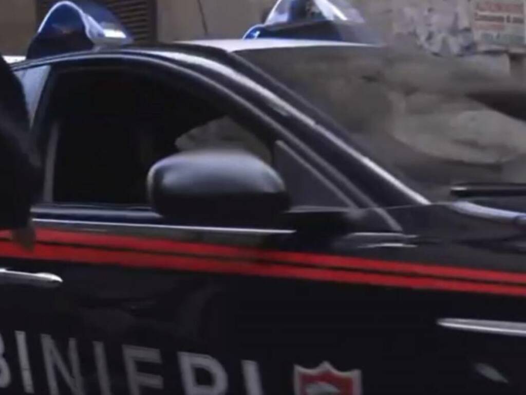Indagano i carabinieri sull’incendio di un’auto di proprietà di un camionista a Trappeto nella notte con probabile dolo