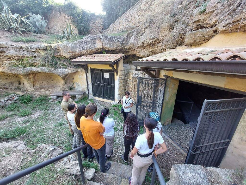 A Carini ripartono gli scavi archeologici con una nuova campagna che vede impegnati sul campo gli studenti dell’università  