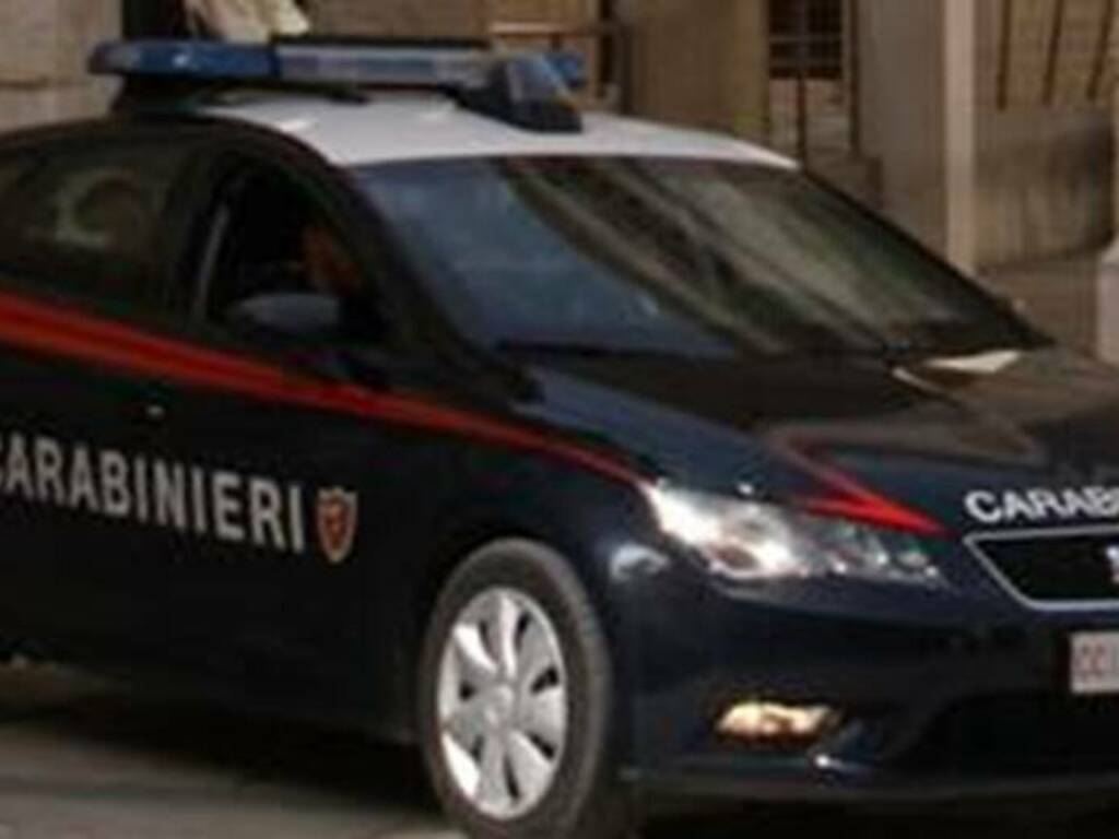 Ruba un portafoglio da un negozio di Alcamo e aggredisce i commercianti, arrestato dai carabinieri un 18enne 