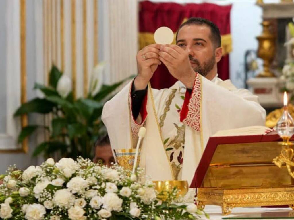 Torna a Roma dopo 3 anni a Partinico don Giampiero Lunetto, in chiesa Madre l’ultima celebrazione per salutare tutti 